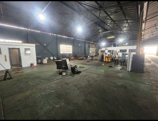 1,108M² WAREHOUSE TO LET IN WADEVILLE